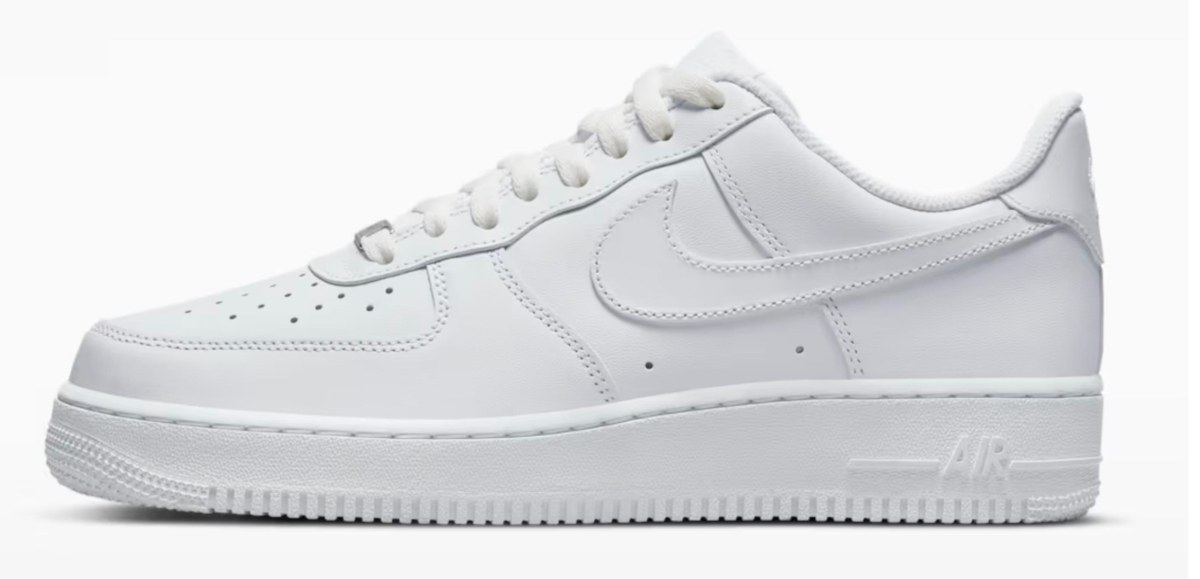 Nike Air Force 1 in Weiß — Basis für Custom-Druck mit Firmenlogo bei Del Pepe